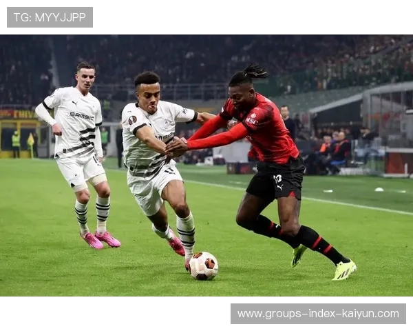 莱奥单刀射门AC米兰再添一球